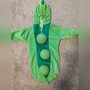 Baby pea pod costume